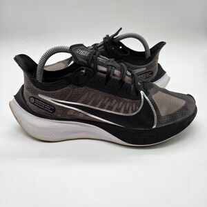 Nike Zoom Gravity Black  Running Sneakers BQ3203-002 Women's Size 9.5